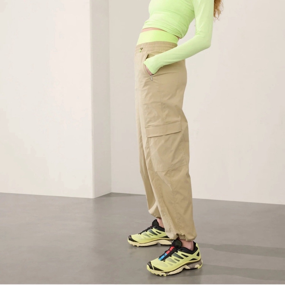 Athleta Cascade Poplin Cargo Pant - XS - Oak Tan